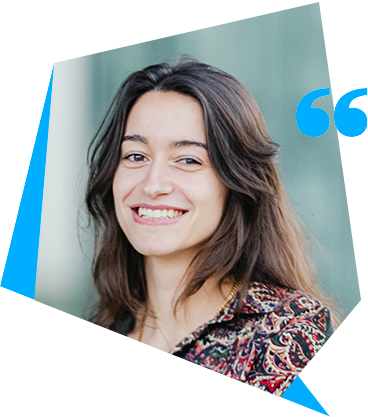 templatebleu-LauraCHOQUET Photo profil Sourire Laura Choquet