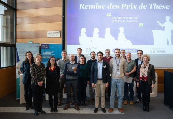 Prix de Thèse 2025 - 5 lauréats, leurs encadrants et les représentants de l'ISAE-SUPAERO et de sa fondation